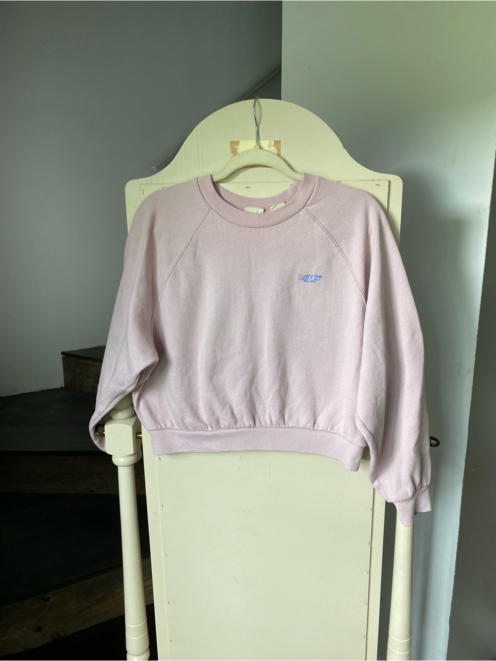 Levi’s lavender Cropped Crewneck Sweatshirt - size S